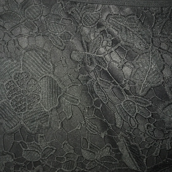 Black size 4 Lace American Eagle Skirt - Picture 3 of 3